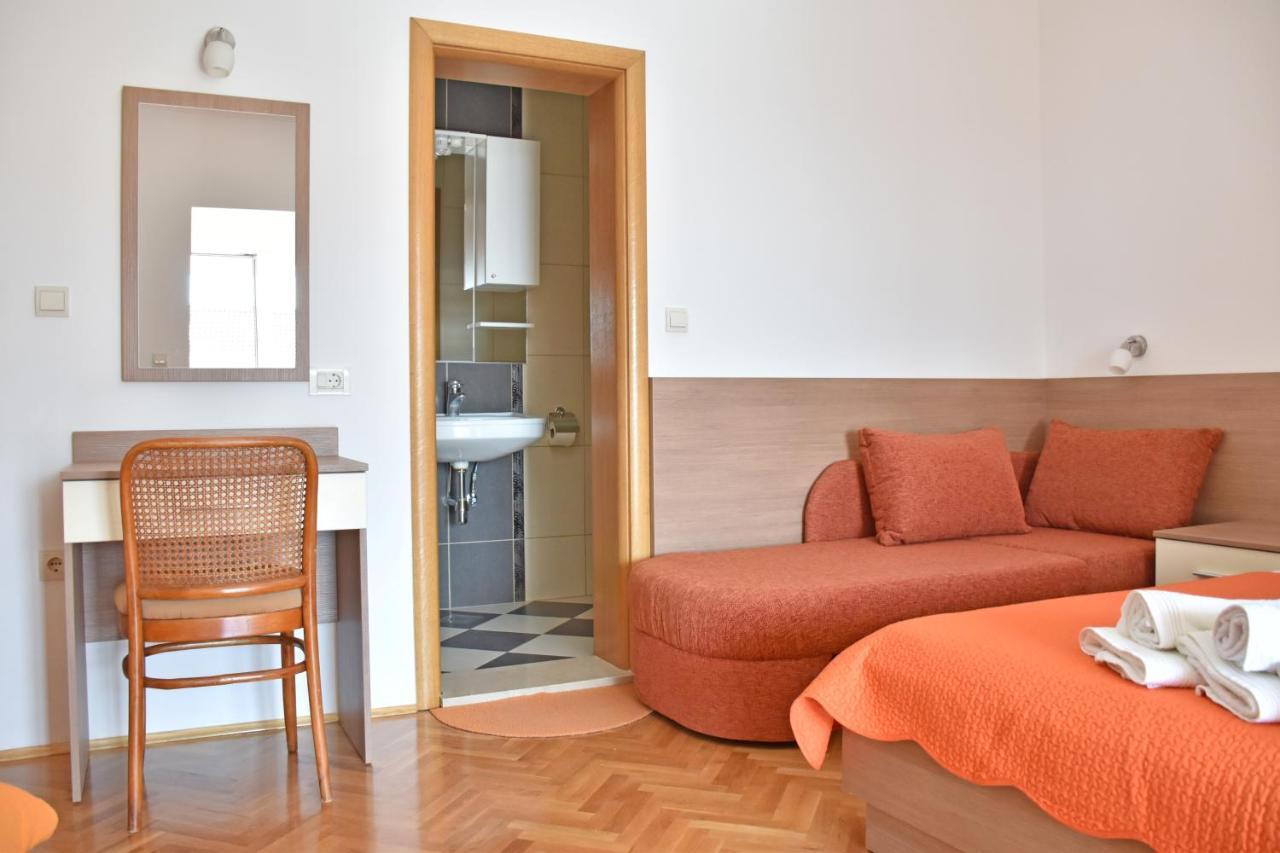 Apartments Stone Tucepi Bagian luar foto