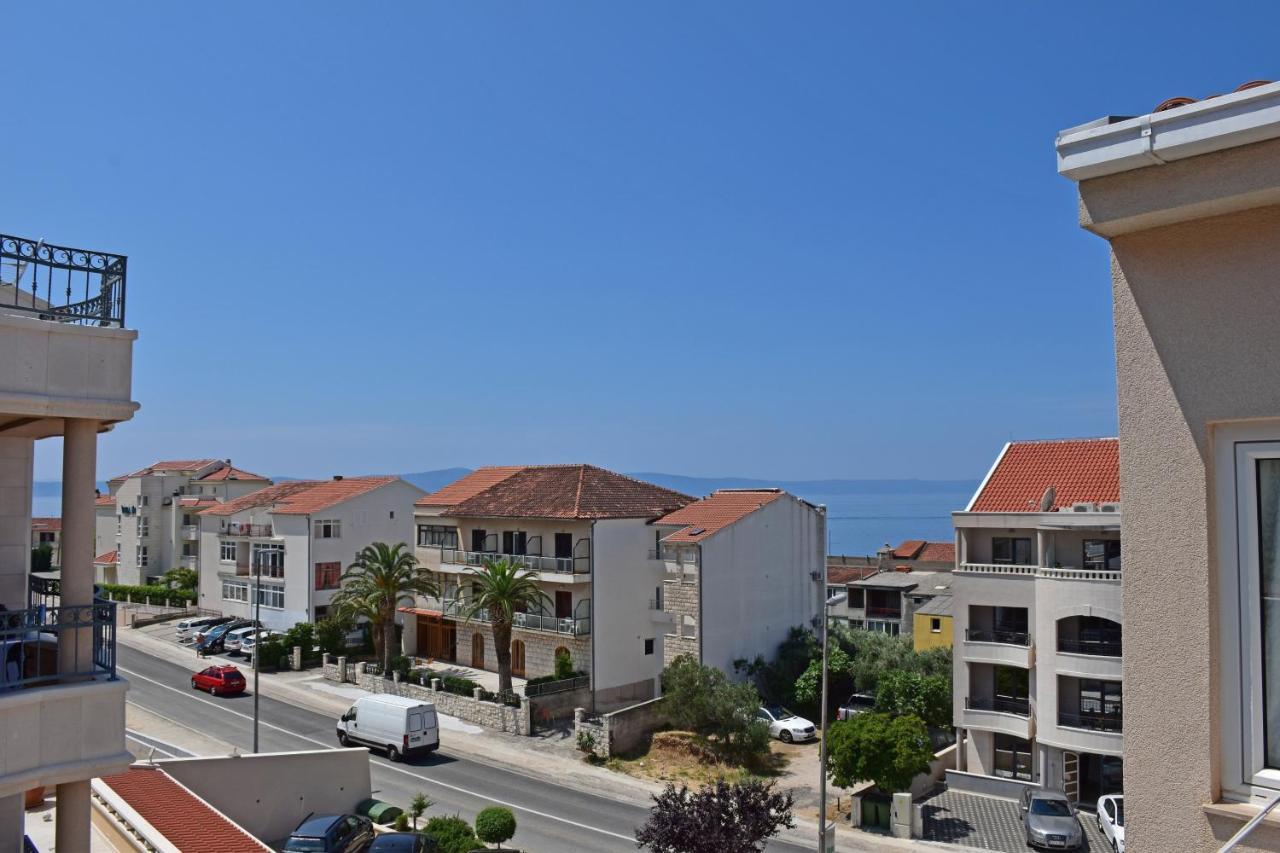 Apartments Stone Tucepi Bagian luar foto